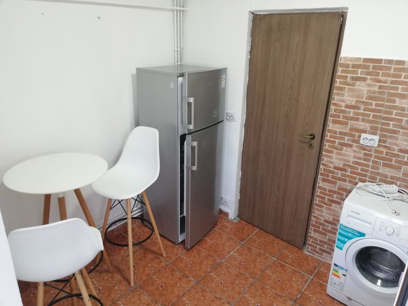 Tineretului, Serban Voda,